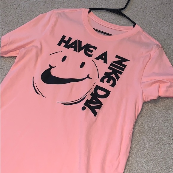 have a nike day t shirt mens